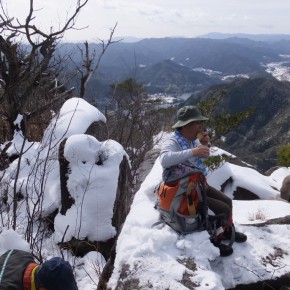 20170117黒滝山　さぁんぽ進んで～四歩滑るぅ～♪冗談言ってる場合じゃない！雪の黒滝山(T_T)